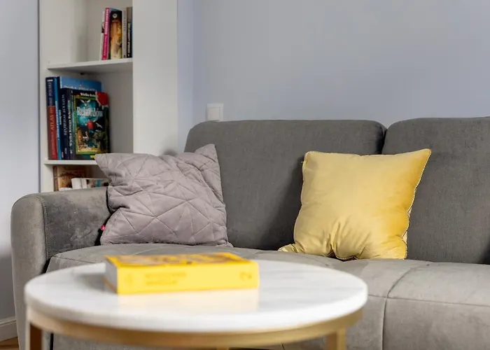 Metro Politechnika Cosy By Bookinghost Appartement Varsovie